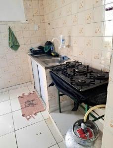 Kuchyň nebo kuchyňský kout v ubytování Quarto Confortável no Centro