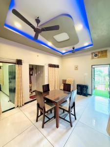 a dining room with a ceiling with blue lights at Vrinda's Villa in Maheshwar