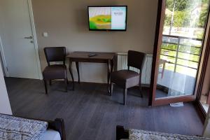 TV in/ali zabaviščno središče v nastanitvi Apartmani Simić Valjevo