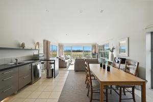 Dapur atau dapur kecil di Hurunui River Retreat - Tussock Cottage