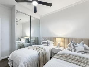 Ένα ή περισσότερα κρεβάτια σε δωμάτιο στο Spacious 3-Bedroom Home with Private Pool & BBQ +11 φωτογραφίες