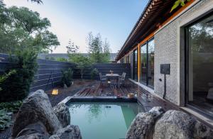 Бассейн в YiPiao Courtyard Hot Spring Resort Xiaotang Resot Xiaotangshan Beijing или поблизости