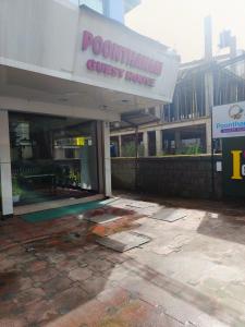 Budova, kde se penzion nachází + 23 fotografií