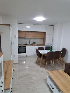 Kuhinja ili čajna kuhinja u objektu TARA apartman
