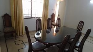 Posezení v ubytování 3 Bed Independent First Floor