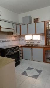 Kuchyň nebo kuchyňský kout v ubytování 3 Bed Independent First Floor