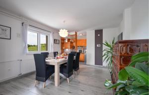 a dining room and kitchen with a table and chairs at 2 Bedroom Cozy Home In Duga Resa in Duga Resa
