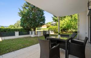 a patio with a table and chairs and a garden at Ferienwohnung 90M² in Pörtschach am Wörthersee
