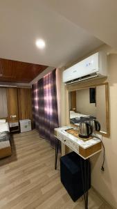 Μια τηλεόραση ή/και κέντρο ψυχαγωγίας στο Hotel Qden