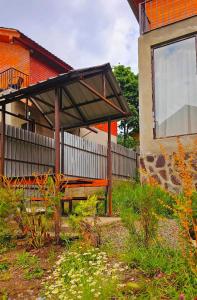 Aed väljaspool majutusasutust Cottage by the Forest