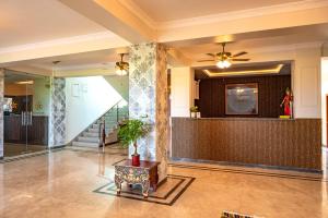 Fuajee või vastuvõtt majutusasutuses Lumbini Five Elements Hotel