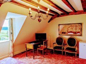 a room with a desk with a computer and two chairs at Domaine de Launay blot in Baguer-Morvan