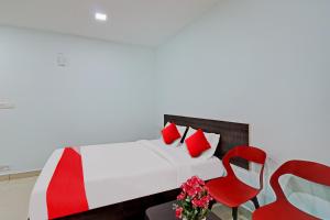 Hotel O Karanji Comforts客房内的一张或多张床位