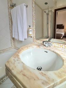 a bathroom with a marble sink and a mirror at Pousada de Marvao in Marvão