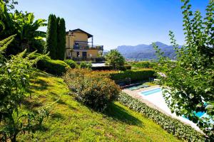a house with a yard with a swimming pool at Residenz Moncucco in Luino