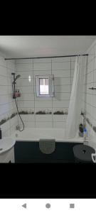 Ένα μπάνιο στο Apartament Catrys +6 φωτογραφίες