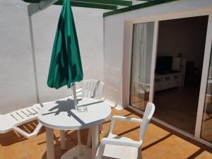 Zdjęcie z galerii obiektu Bonito apartamento reformado en Las Coronas w Costa Teguise