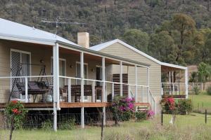 Gallery image of Starline Alpacas Farmstay Resort in Broke