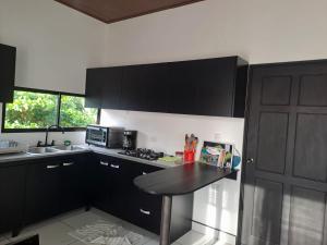 Photo de la galerie de l'établissement Cozy Apartment Rental, à Quepos