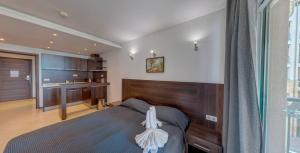 Ένα ή περισσότερα κρεβάτια σε δωμάτιο στο Marina City ApartHotel