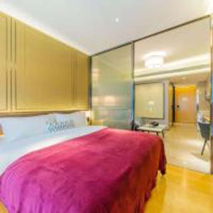 Krevet ili kreveti u jedinici u okviru objekta VanHao Serviced Apartment-Zhujiang Newtown-Near the US consulate-Vaperse the same building
