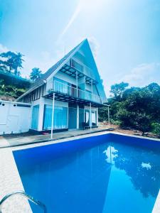 Bazén v ubytování Oxygen Rainforest Resort nebo v jeho okolí