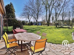 Κήπος έξω από το Domaine des Mazures, 17 personnes