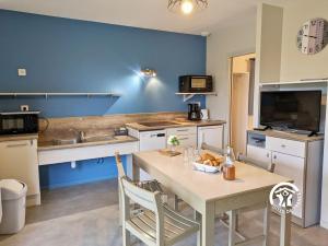 Køkken eller tekøkken på Chalet le Vairon (PMR)