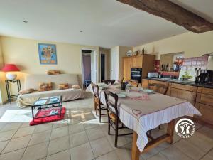 Kuchyň nebo kuchyňský kout v ubytování La Closerie de la Trottinière