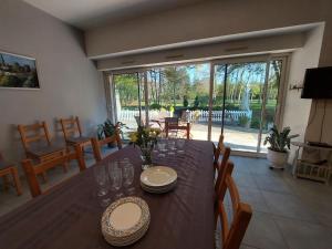 TV a/nebo společenská místnost v ubytování Le Moulin de Gratte Sac + 58 fotografií