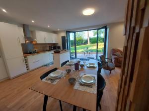 Η κουζίνα ή μικρή κουζίνα στο L'Atelier des hirondelles