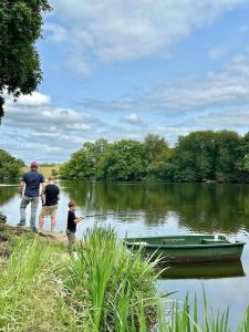 Θέα στο ποτάμι κοντά σε αυτή η παραθεριστική κατοικία