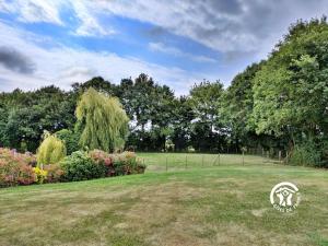 En have udenfor La Rose Trémière, 6 personnes + 39 billeder