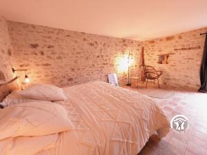 Ένα ή περισσότερα κρεβάτια σε δωμάτιο στο Gîte Les Haies de Tresmes, jusqu'à 6 personnes