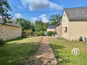 Zahrada ubytování Gîte de Montgiroux, jusqu'à 5-6 personnes