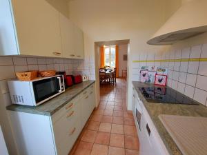 Kuchyň nebo kuchyňský kout v ubytování Le Presbytère