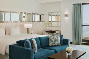 Un lugar para sentarse en JA Ocean View Hotel, Jumeirah Beach Dubai