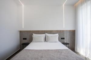 Postel nebo postele na pokoji v ubytování Lime Hotel Faliraki + 19 fotografií