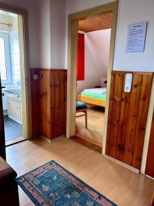 Ein Bett oder Betten in einem Zimmer der Unterkunft Ferienhaus Müller