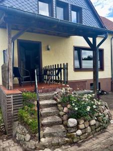 Das Gebäude in dem sich das Ferienhaus befindet