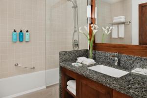 Un baño de JA Ocean View Hotel, Jumeirah Beach Dubai
