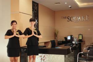 El lobby o recepción de The Square Surabaya Hotel