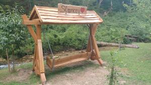 Zahrada ubytování Kuća za odmor uz rijeku Slapnica, u Parku prirode Žumberak, finska sauna i jacuzzi + 37 fotografií