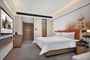 Postel nebo postele na pokoji v ubytování Hampton By Hilton Dongguan Nancheng Xiping