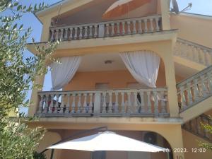 Balkón nebo terasa v ubytování Apartment Sara