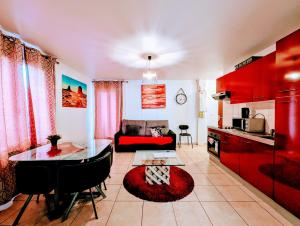 Η κουζίνα ή μικρή κουζίνα στο Chic apart with parking near Paris