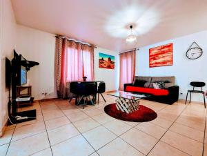 Χώρος καθιστικού στο Chic apart with parking near Paris