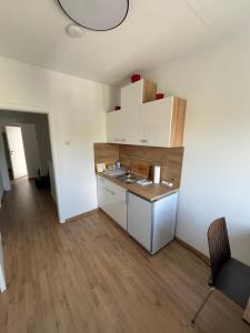 a kitchen with a sink and a counter in a room at Gemütliches Apartment mit Smart-TV und WLAN in Hamm Mark in Hamm