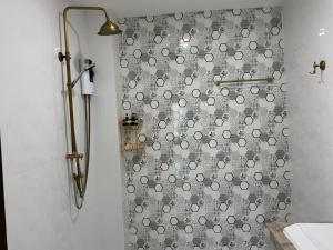 Koupelna v ubytování Lemon Guesthouse + 48 fotografií