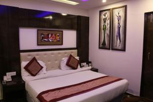 O cameră la HOTEL ALL IZ WELL-By Haveliya Hotels